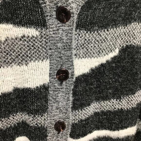 Leith Soft Fuzzy Button Cardigan Sweater LARGE NEW  Black Zebra NWT - Picture 5 of 7